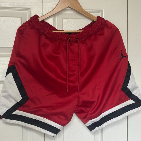 Nike Air Jordan Satin Diamond Shorts Mens Sz M RED WHITE BLACK AO2820 687 - Picture 1 of 3